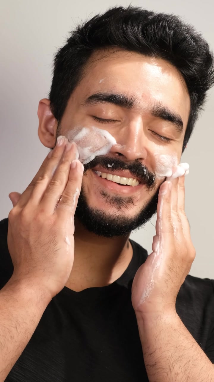 Built for men who demand more.
This Charcoal + Niacinamide Face Wash is tough on oil, gentle on skin.
Get 2 full-size face washes in one bundle.
Elevate your routine—no compromises.