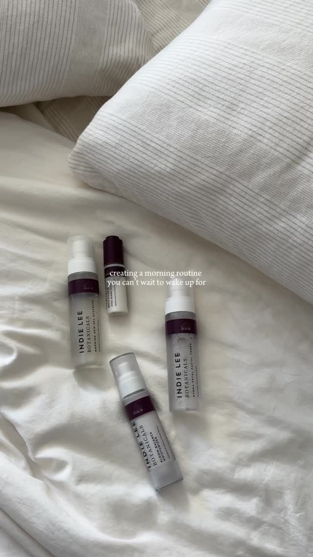 The secret to a morning routine that actually sticks? Keep it grounded.
Cleanse, prep, nourish, seal. Morning Dew Cleanser, Hydra Petal Toner, Vital Bloom Serum, and Bloom Balance Moisturizer. A botanical-forward routine