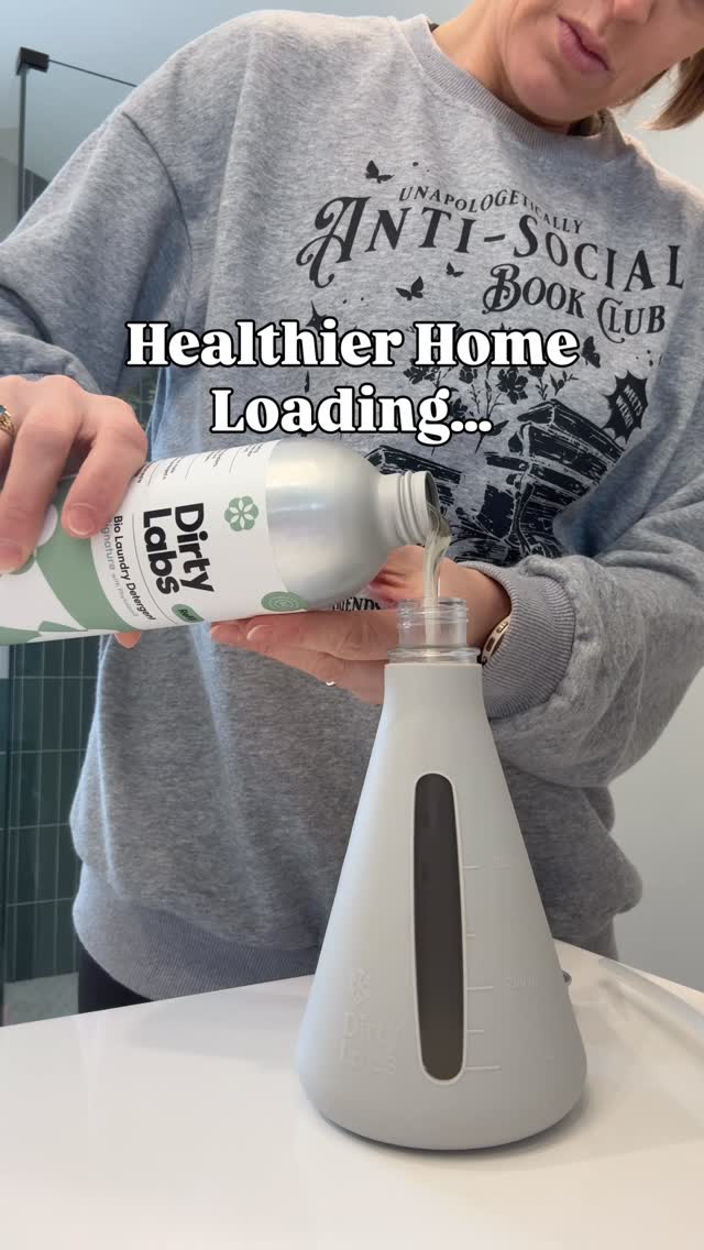 One of the easiest low-tox swaps I’ve made? Laundry detergent. @dirty_labs is a much cleaner alternative ingredient-wise, better for the environment, and it actually works (and believe me, I was skeptic at first, but thi